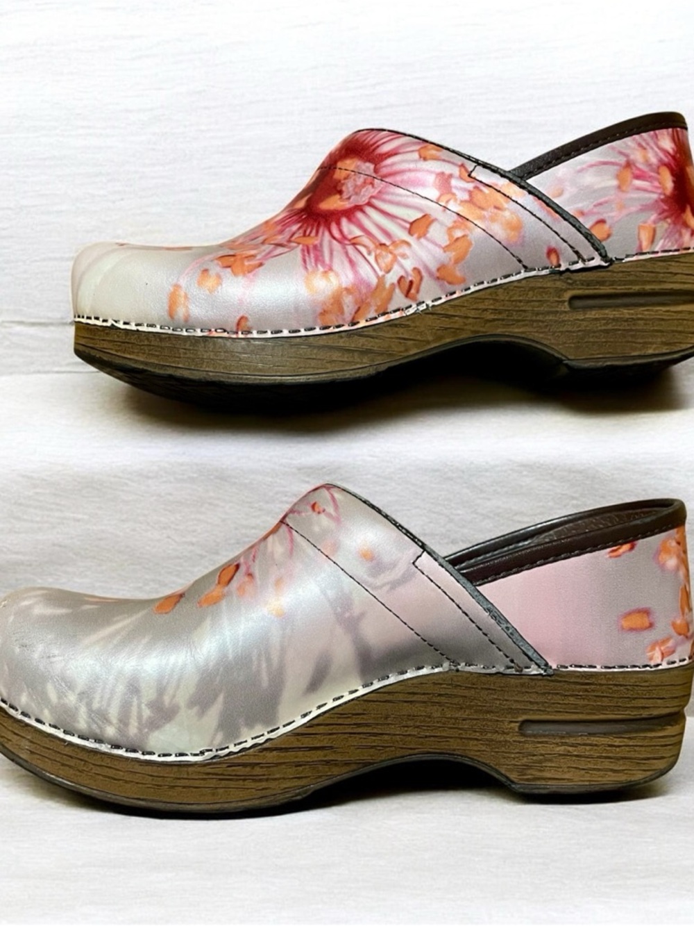 Dansko Professional Clog Ladies Size 39.
STUNNING red/orange floral color! - Picture 2 of 15